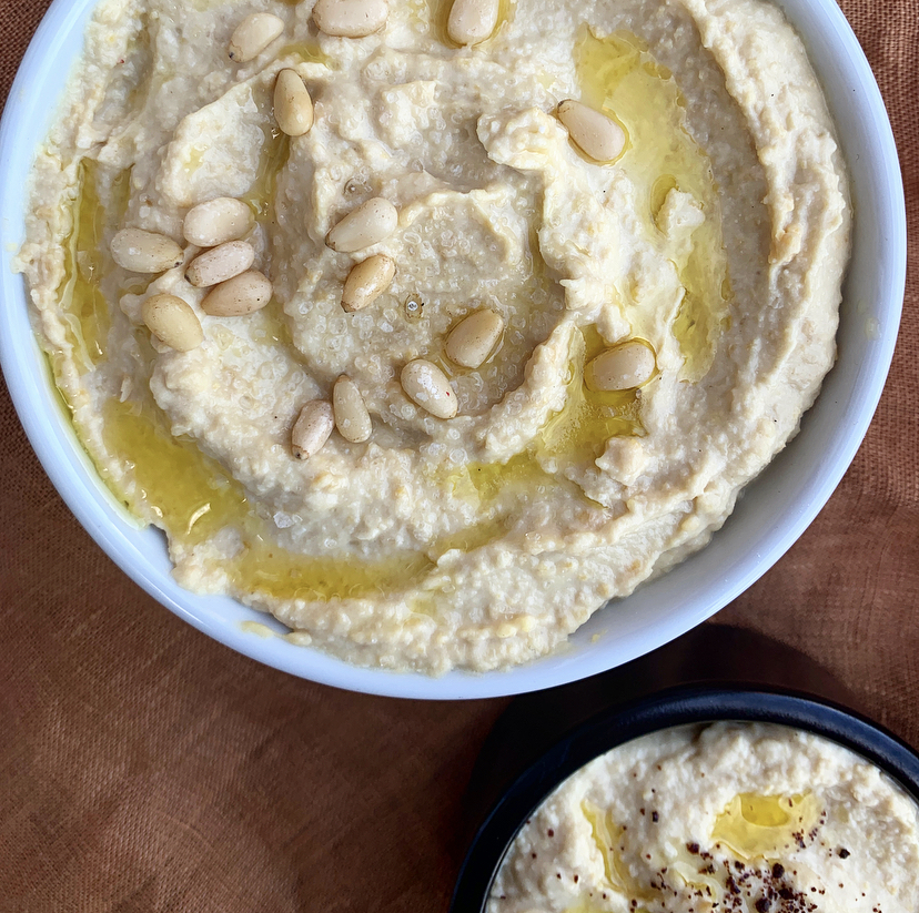 SIMPLE AND DELICIOUS HUMMUS